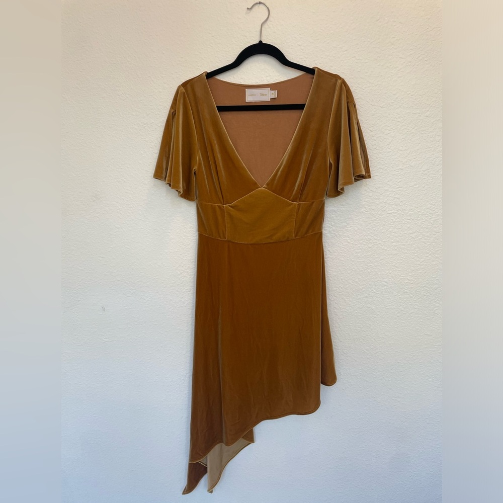 Elegant Velvet Gold V-Neck Dress